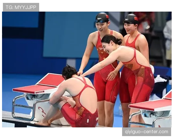 李冰洁训练室外的笑容，和赛场上简直不是一个人啊！